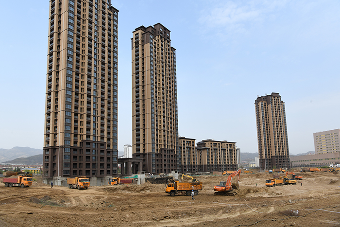 建设中的丹鹤绿洲二期工程丹鹤绿洲项目二期工程是市政府确定的2020年